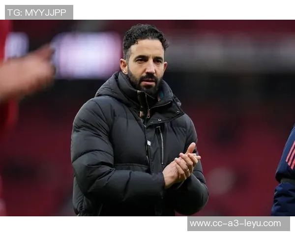 阿莫林曼联首年引发更衣室震荡三后卫战术引争议