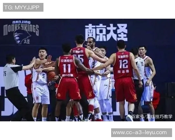 拳击赛现场火药味十足马威与老六激烈对抗被驱逐引发热议