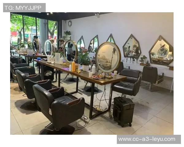 理发师宣岳鑫加盟上海海港前特意剪发展现新形象